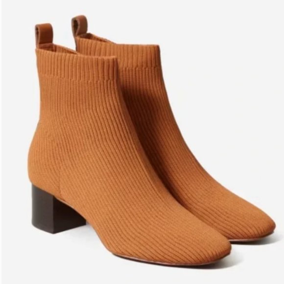 Everlane Shoes - Everlane The Glove Boot in toffee size 9.5